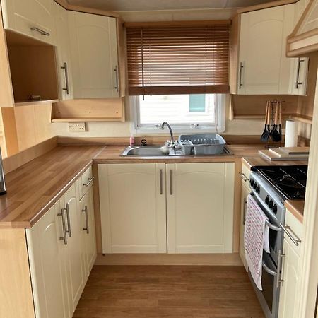 Beautiful 2-Bed Static Caravan ニュートン・スチュワート エクステリア 写真